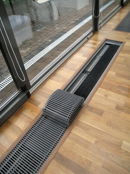 Grzejnik REGULUS®-system CANAL VENT z podestem aluminiowym Grzejnik REGULUS®-system CANAL VENT z podestem aluminiowym